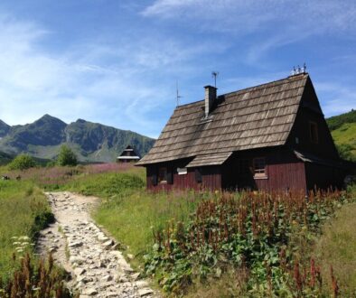 mountains highlanders cabin 982368